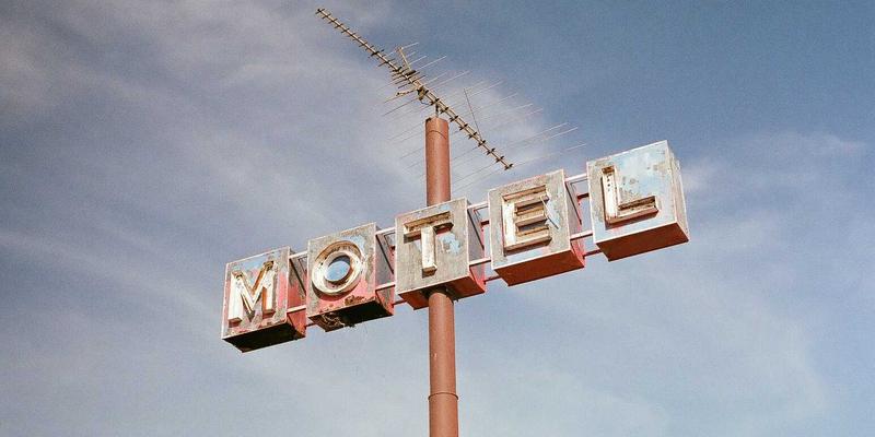 烘焙设备材质环保性深度解析：食品级不锈钢与涂层如何影响食品展示安全与健康